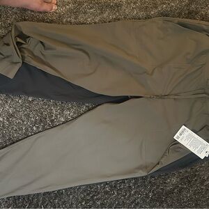 NEW! Lululemon athletica Men's Chino-Style Khaki Pants in Olive Brown